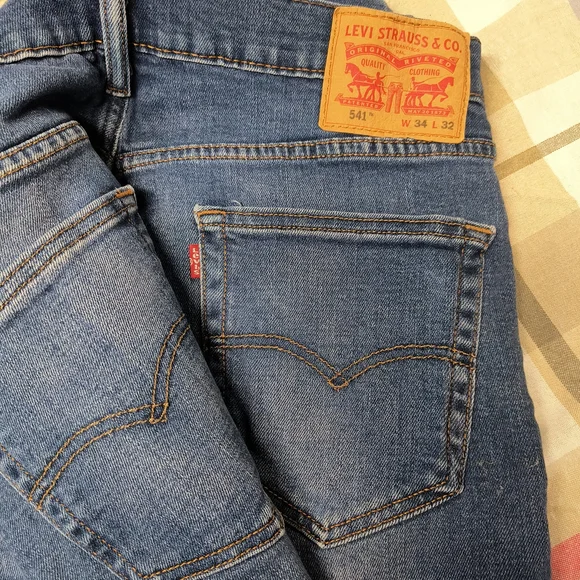 Levi's Men's Blue Jeans - Picture 1 of 2